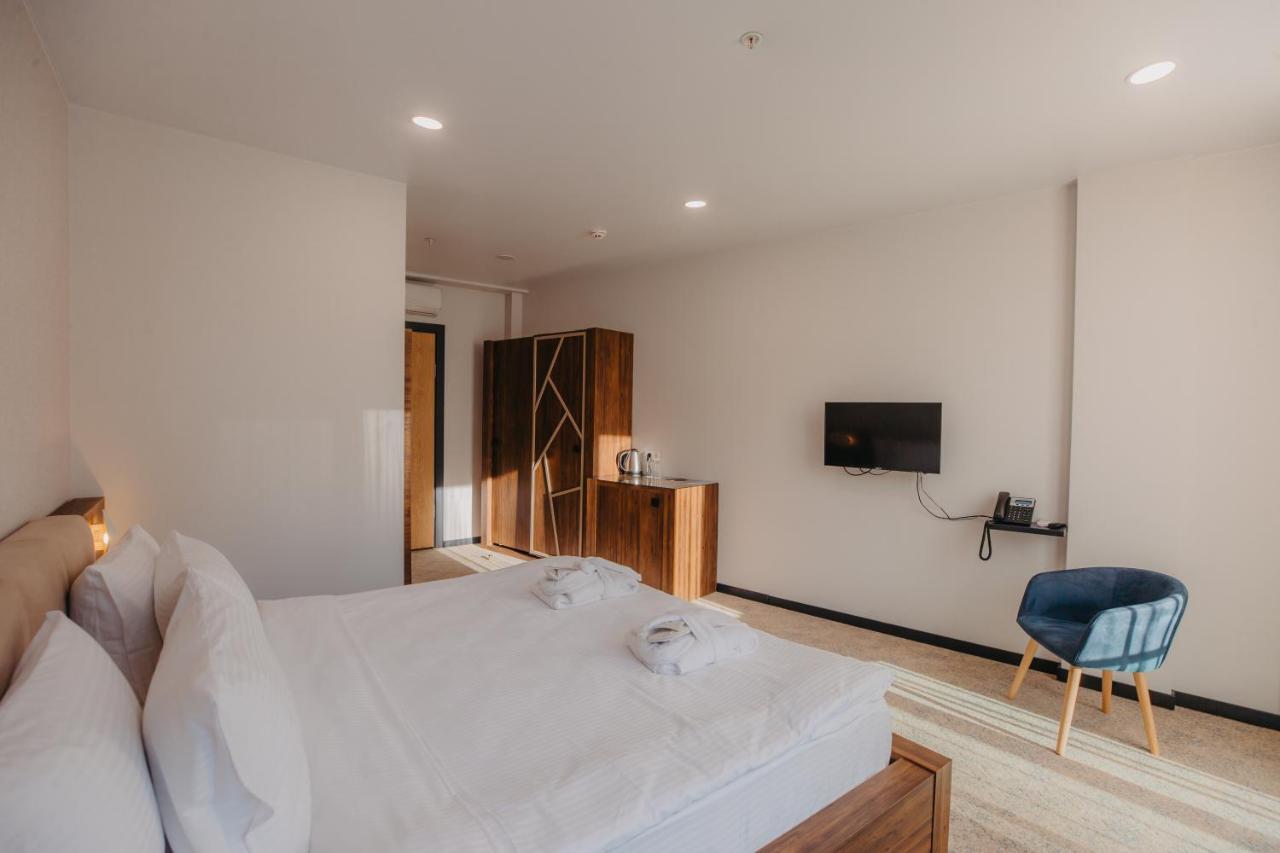 Capo Verde Hotel Batumi Luaran gambar